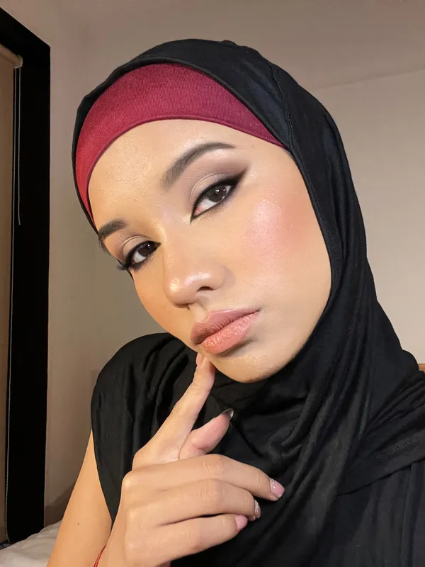 Secrets Under The Hijab 💋